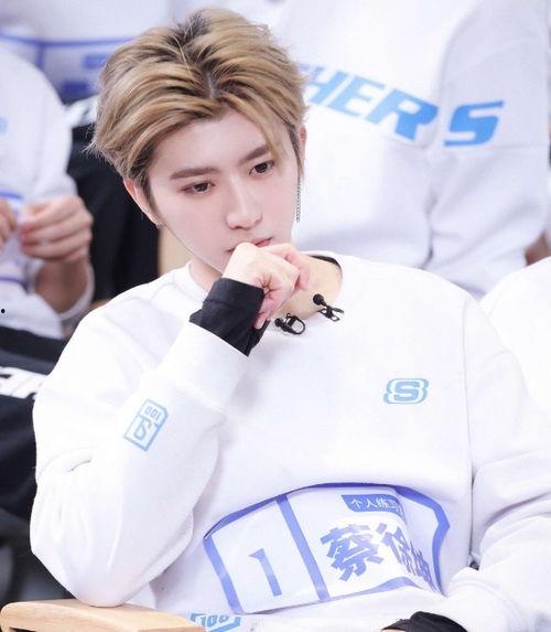 蔡徐坤娱乐吃瓜图片大全,盘点那些搞笑又温馨的瞬间